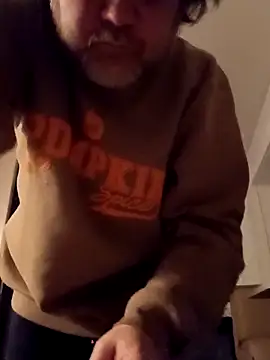 Snapshot of EZYves chatting on 02/14/26, 12:57 EZYves online show from 02/14/26, 12:57