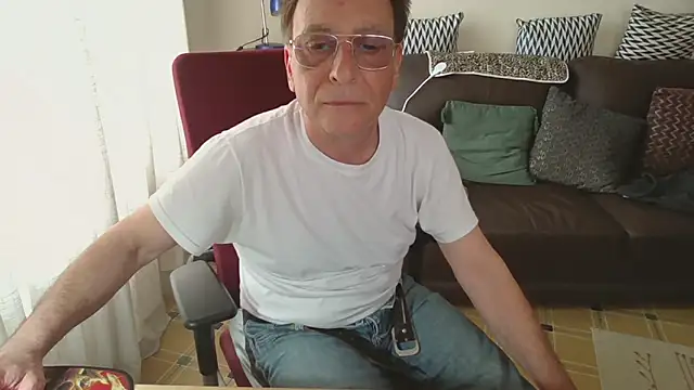 Snapshot of HETEREOMAN chatting on 04/11/26, 03:38 HETEREOMAN online show from 04/11/26, 03:38