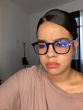 trianawhite online show from 12/03/24, 03:44