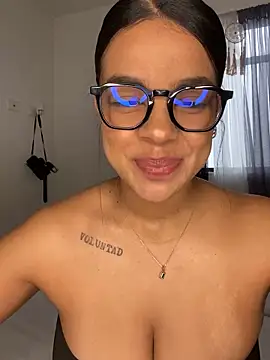 trianawhite online show from 03/15/25, 02:45