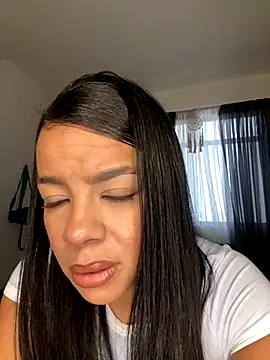 trianawhite online show from 11/22/25, 05:23