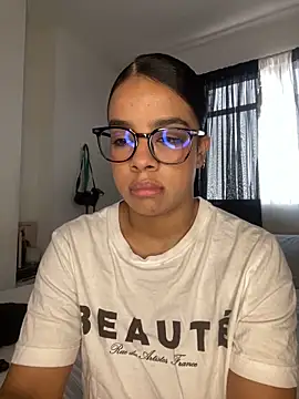 trianawhite online show from 03/25/26, 04:57