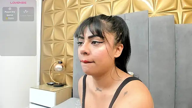 Snapshot of melani_dream chatting on 05/27/26, 01:52 melani dream online show from 05/27/26, 01:52