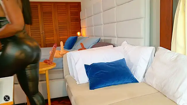 lissetlong69 online show from 10/03/25, 07:55