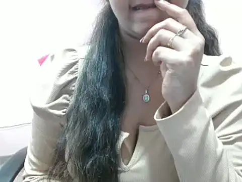 LovingPihu online show from 03/06/25, 11:58