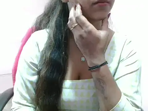 LovingPihu online show from 03/07/25, 08:45