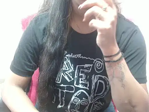 LovingPihu online show from 03/11/25, 11:12