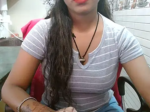 LovingPihu online show from 10/21/25, 05:41