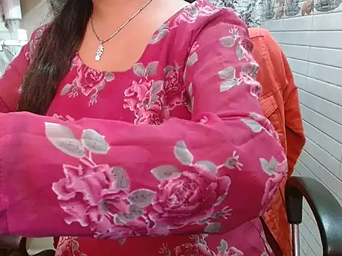 LovingPihu online show from 02/12/26, 06:19