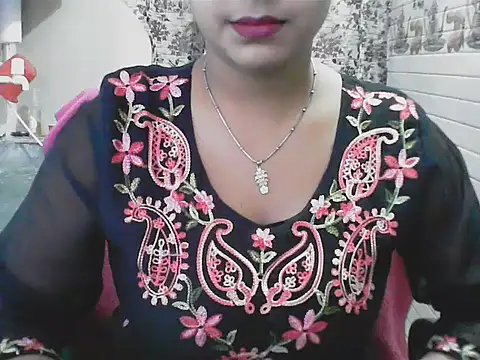 LovingPihu online show from 05/30/26, 05:26