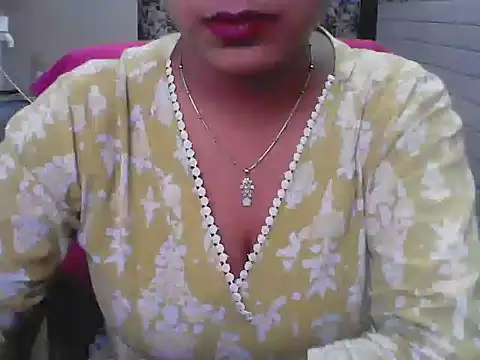 LovingPihu online show from 06/05/26, 06:52