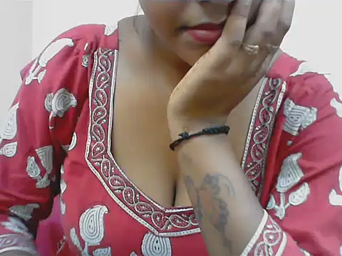 LovingPihu online show from 07/14/26, 10:21