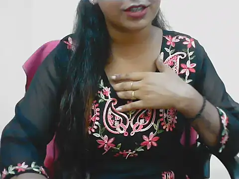 LovingPihu online show from 07/16/26, 05:24