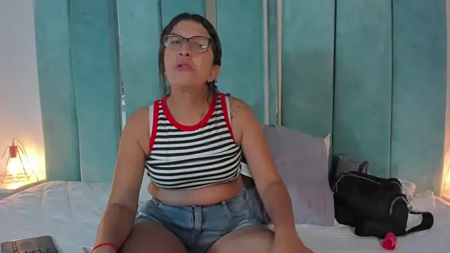 Keyla Milf online show from 02/03/26, 10:42