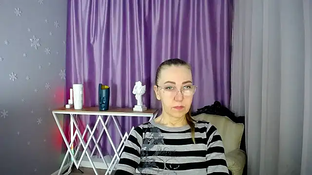 queen a n i online show from 02/24/25, 03:33