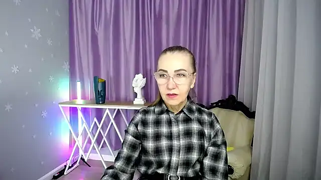 queen a n i online show from 09/27/25, 11:26