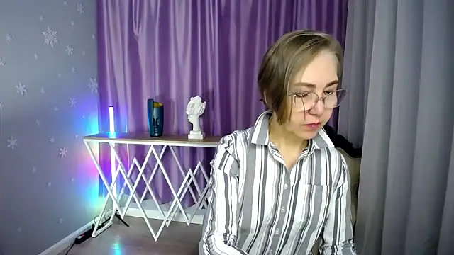 queen a n i online show from 10/18/25, 08:15