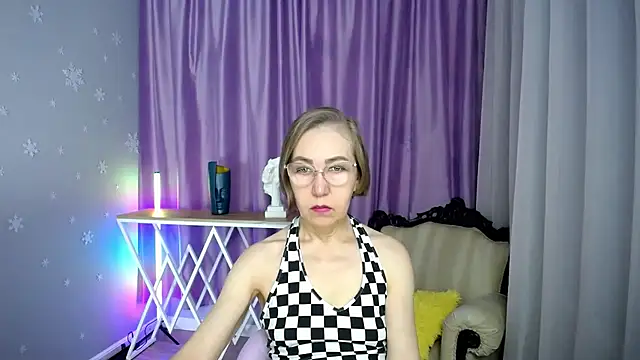 queen a n i online show from 11/26/25, 08:37