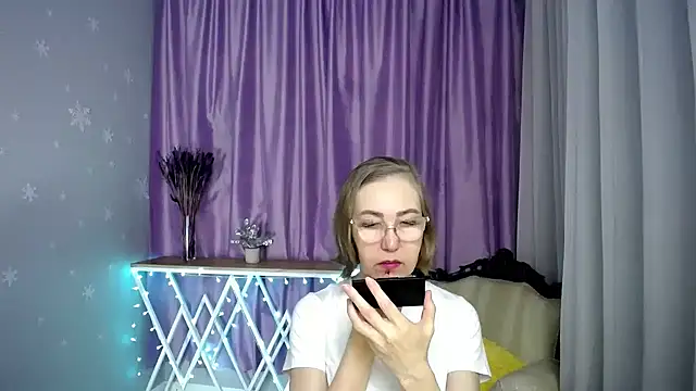 queen a n i online show from 03/22/26, 08:29