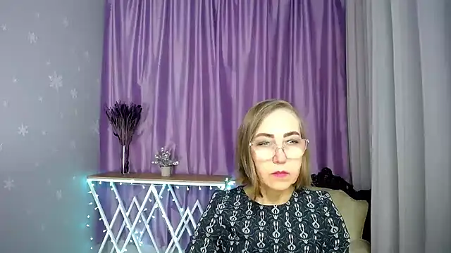 queen a n i online show from 04/17/26, 09:01