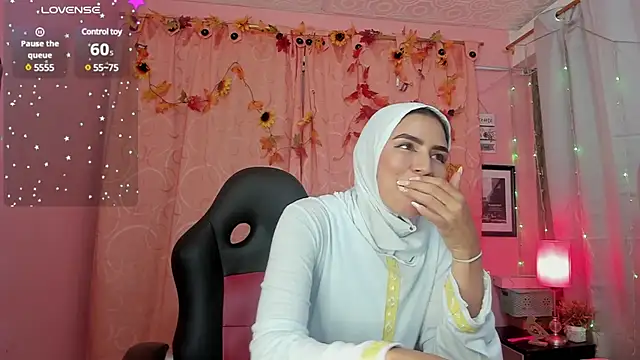 Snapshot of DarshaKhemu chatting on 01/11/25, 08:43 DarshaKhemu online show from 01/11/25, 08:43