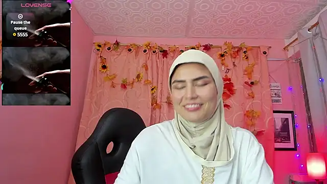 Snapshot of DarshaKhemu chatting on 01/29/25, 12:33 DarshaKhemu online show from 01/29/25, 12:33