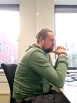 Snapshot of Tj1sen chatting on 12/04/24, 12:25 Tj1sen online show from 12/04/24, 12:25