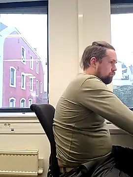 Snapshot of Tj1sen chatting on 12/17/24, 11:49 Tj1sen online show from 12/17/24, 11:49