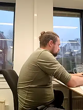 Snapshot of Tj1sen chatting on 12/18/24, 09:25 Tj1sen online show from 12/18/24, 09:25