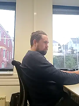 Snapshot of Tj1sen chatting on 12/19/24, 12:45 Tj1sen online show from 12/19/24, 12:45