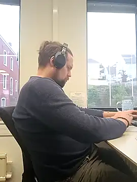 Snapshot of Tj1sen chatting on 12/20/24, 12:49 Tj1sen online show from 12/20/24, 12:49