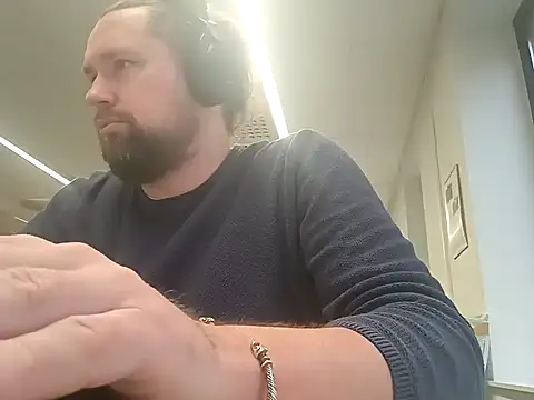 Snapshot of Tj1sen chatting on 01/16/25, 01:58 Tj1sen online show from 01/16/25, 01:58