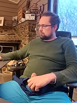 Snapshot of Tj1sen chatting on 02/21/25, 02:16 Tj1sen online show from 02/21/25, 02:16