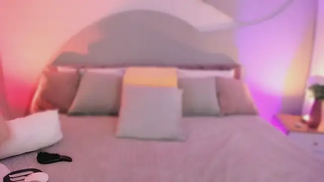 Nicolle W online show from 11/03/25, 12:50