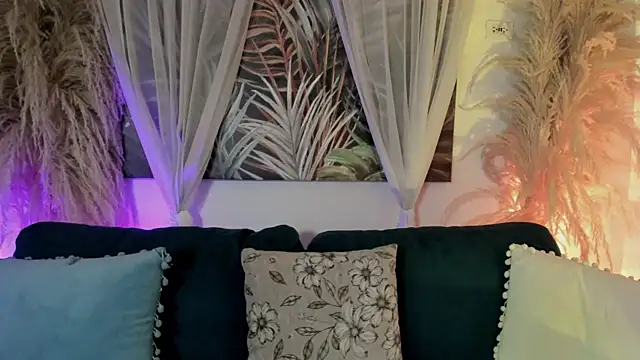 Nicolle W online show from 04/18/26, 09:24