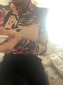 Snapshot of DulceMya6 chatting on 09/12/25, 03:34 DulceMya6 online show from 09/12/25, 03:34