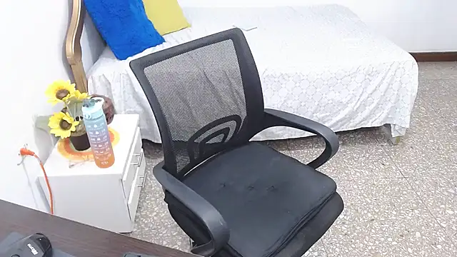 emiliaa hot online show from 01/10/25, 12:27