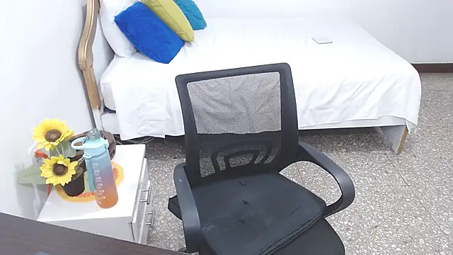 emiliaa hot online show from 02/05/25, 01:04