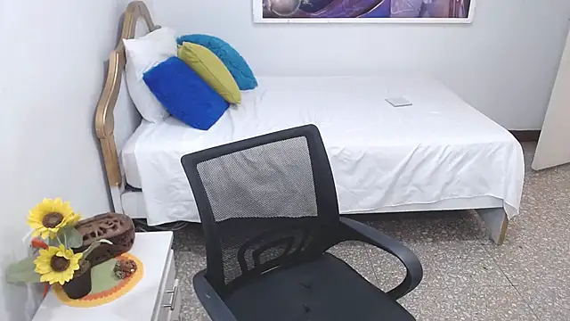 emiliaa hot online show from 02/07/25, 06:45