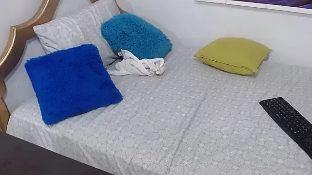 emiliaa hot online show from 02/24/25, 07:52