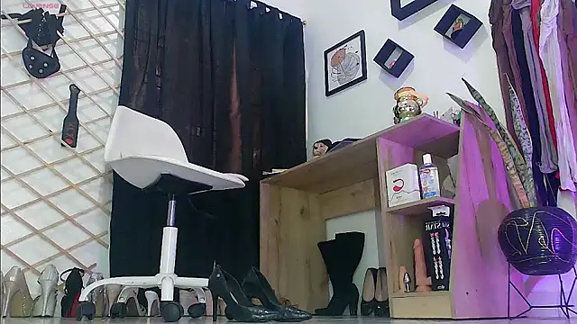 myla sarah online show from 04/18/26, 07:58