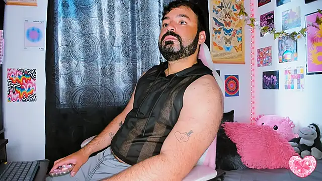 Snapshot of johnnyalx chatting on 03/18/25, 03:53 johnnyalx online show from 03/18/25, 03:53