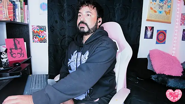 Snapshot of johnnyalx chatting on 03/23/25, 12:36 johnnyalx online show from 03/23/25, 12:36