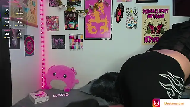 Snapshot of johnnyalx chatting on 12/13/25, 07:53 johnnyalx online show from 12/13/25, 07:53