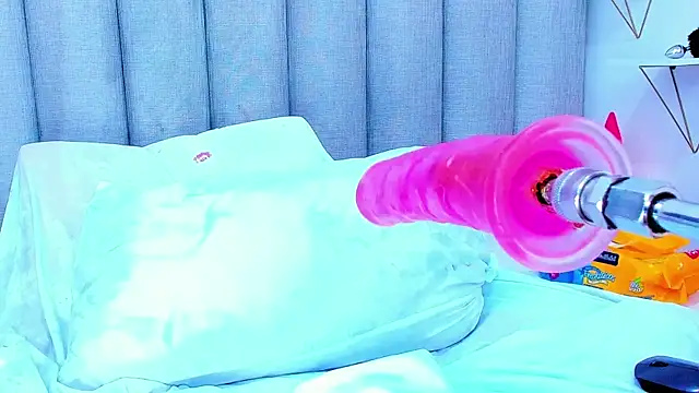 keyllaa  online show from 02/27/25, 11:48