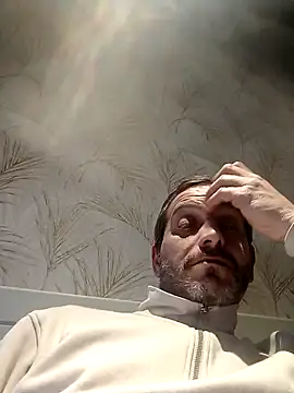 Snapshot of maxbigol chatting on 12/01/24, 04:40 maxbigol online show from 12/01/24, 04:40