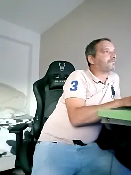 Snapshot of maxbigol chatting on 09/13/25, 06:18 maxbigol online show from 09/13/25, 06:18