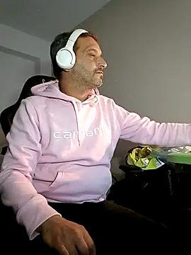 Snapshot of maxbigol chatting on 09/28/25, 08:36 maxbigol online show from 09/28/25, 08:36