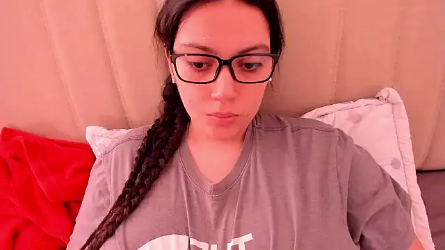 Snapshot of roniewester chatting on 05/16/26, 02:16 roniewester online show from 05/16/26, 02:16