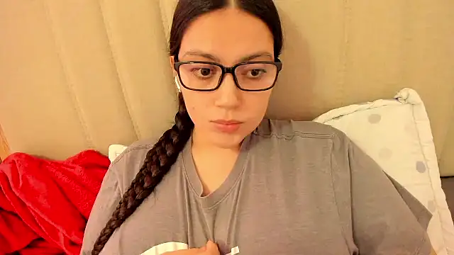 Snapshot of roniewester chatting on 05/17/26, 10:06 roniewester online show from 05/17/26, 10:06